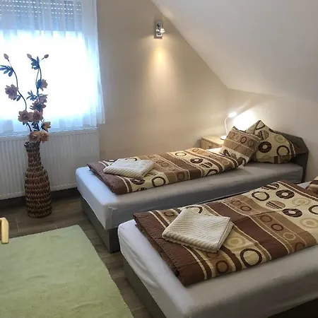 Anna Apartman * Latrany